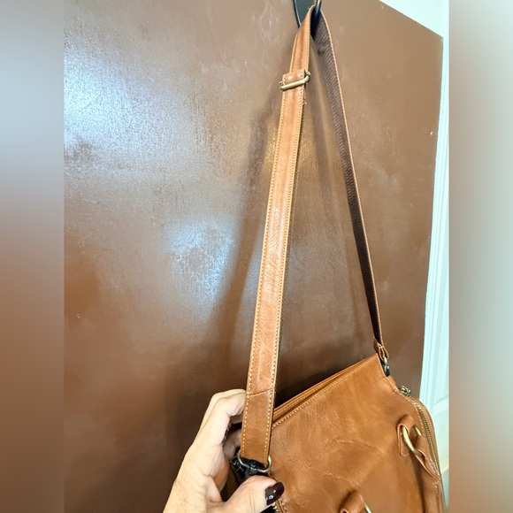 Cobbler Legend EUC Zip-Around Leather
Crossbody Satchel Multi-Compartment - Picture 15 of 16